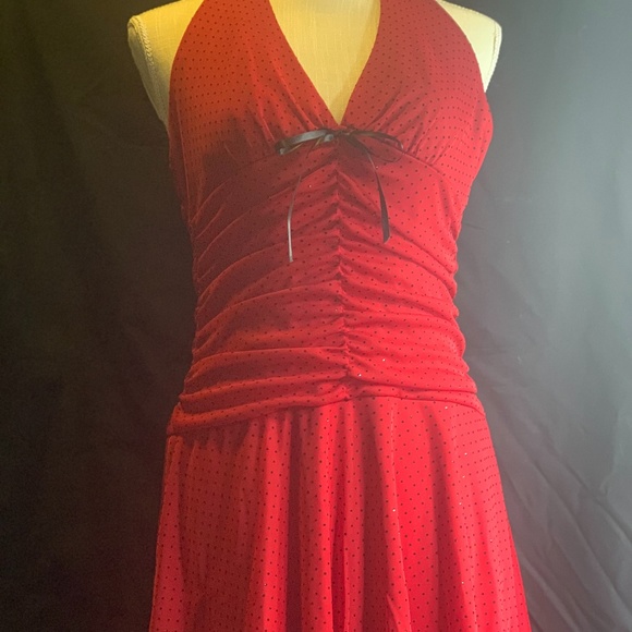 Red halter dress - Picture 9 of 9